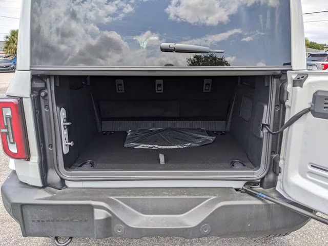 2026 Avalanche Gray Ford Bronco Outer Banks 4X4 SUV