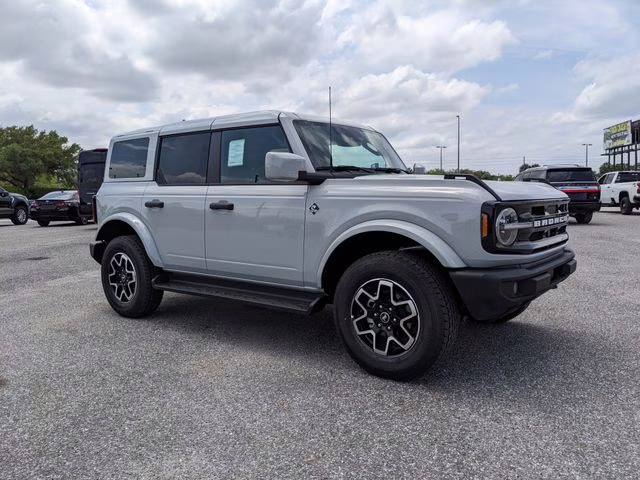 2026 Avalanche Gray Ford Bronco Outer Banks 4X4 SUV