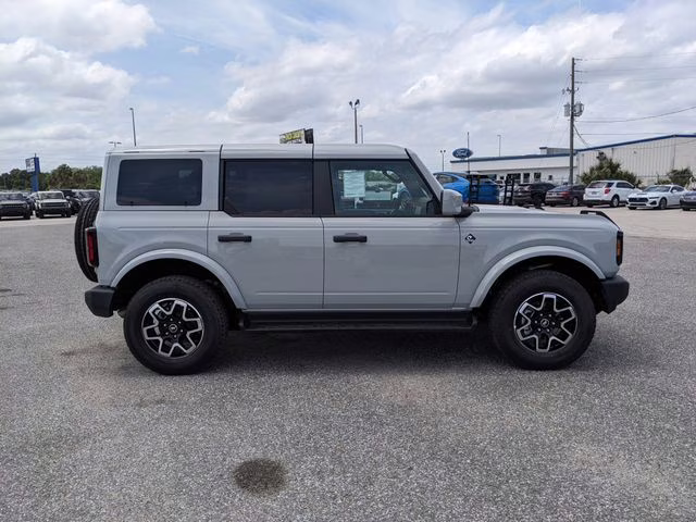 2026 Avalanche Gray Ford Bronco Outer Banks 4X4 SUV