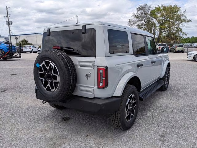 2026 Avalanche Gray Ford Bronco Outer Banks 4X4 SUV