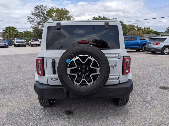 2026 Avalanche Gray Ford Bronco Outer Banks 4X4 SUV