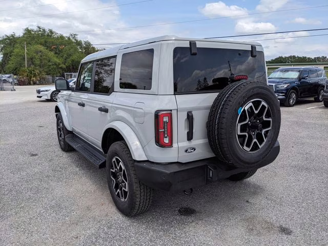 2026 Avalanche Gray Ford Bronco Outer Banks 4X4 SUV