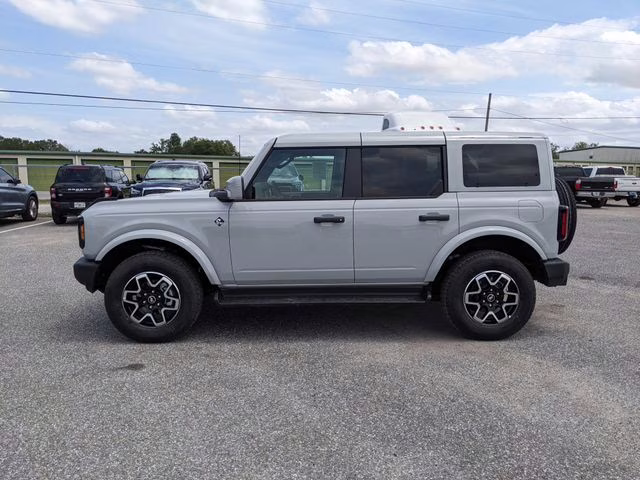 2026 Avalanche Gray Ford Bronco Outer Banks 4X4 SUV