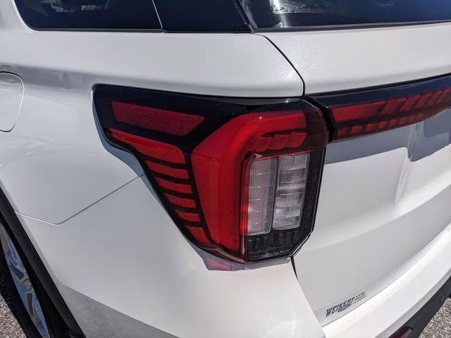 2026 Star White Metallic Tri-Coat Ford Explorer Active RWD SUV