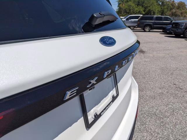 2026 Star White Metallic Tri-Coat Ford Explorer Active RWD SUV