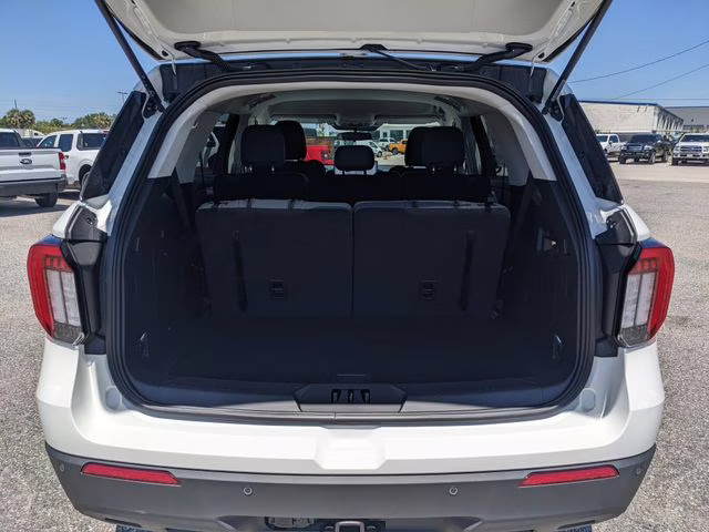 2026 Star White Metallic Tri-Coat Ford Explorer Active RWD SUV