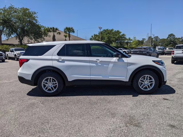 2026 Star White Metallic Tri-Coat Ford Explorer Active RWD SUV