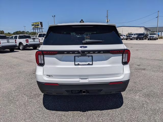 2026 Star White Metallic Tri-Coat Ford Explorer Active RWD SUV