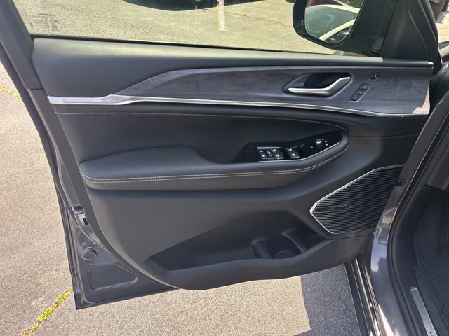 2023 Baltic Gray Metallic Clearcoat Jeep Grand Cherokee 4X4 SUV