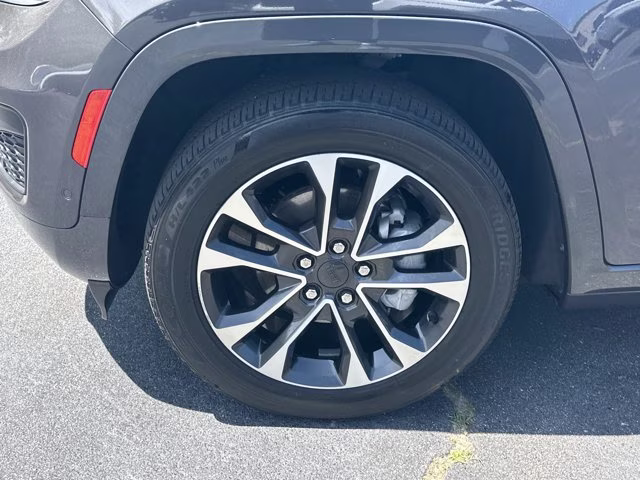 2023 Baltic Gray Metallic Clearcoat Jeep Grand Cherokee 4X4 SUV