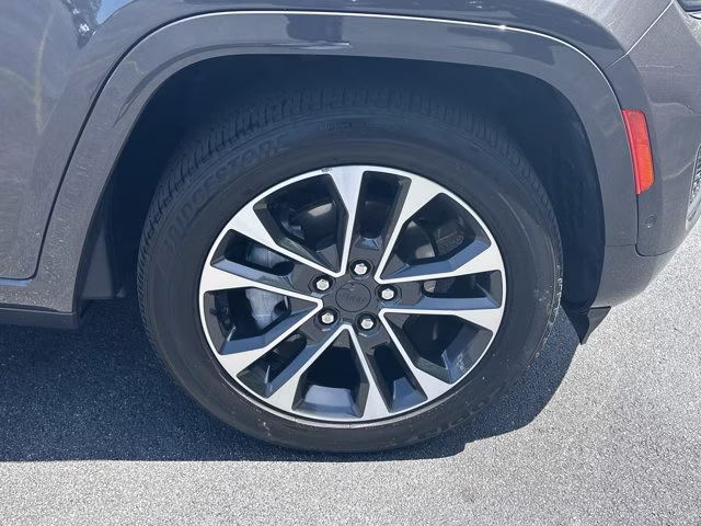 2023 Baltic Gray Metallic Clearcoat Jeep Grand Cherokee 4X4 SUV