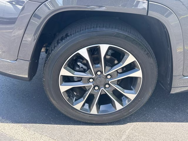 2023 Baltic Gray Metallic Clearcoat Jeep Grand Cherokee 4X4 SUV