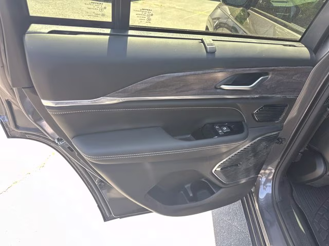 2023 Baltic Gray Metallic Clearcoat Jeep Grand Cherokee 4X4 SUV