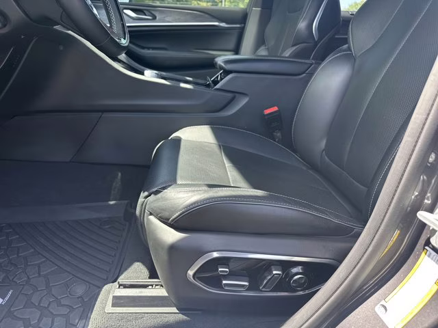 2023 Baltic Gray Metallic Clearcoat Jeep Grand Cherokee 4X4 SUV