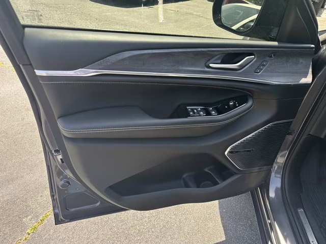 2023 Baltic Gray Metallic Clearcoat Jeep Grand Cherokee 4X4 SUV