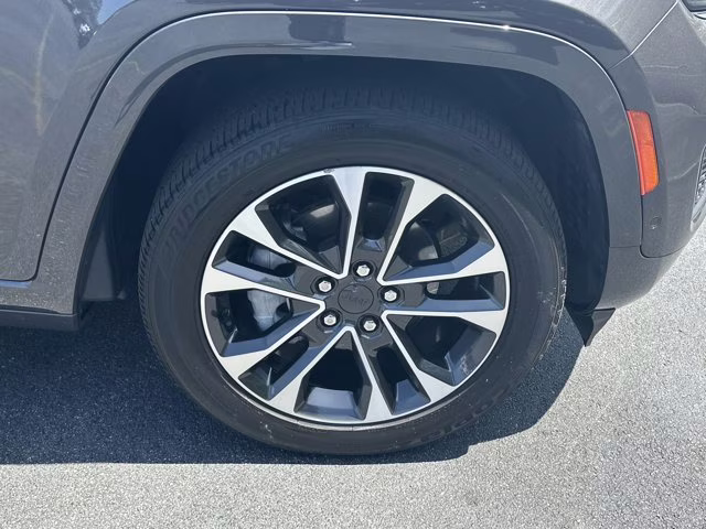 2023 Baltic Gray Metallic Clearcoat Jeep Grand Cherokee 4X4 SUV