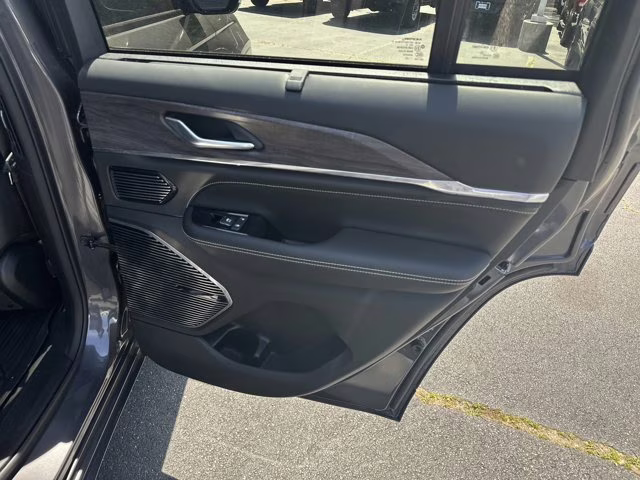 2023 Baltic Gray Metallic Clearcoat Jeep Grand Cherokee 4X4 SUV