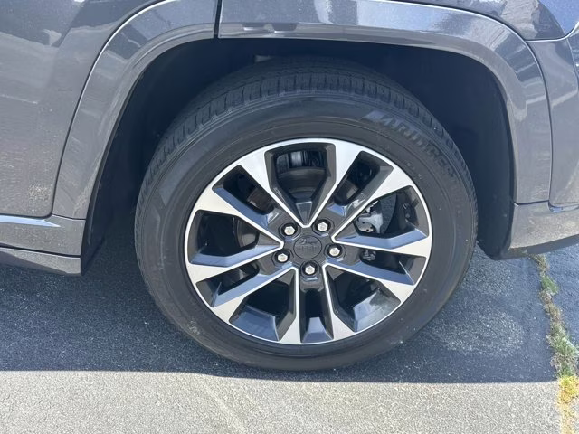 2023 Baltic Gray Metallic Clearcoat Jeep Grand Cherokee 4X4 SUV