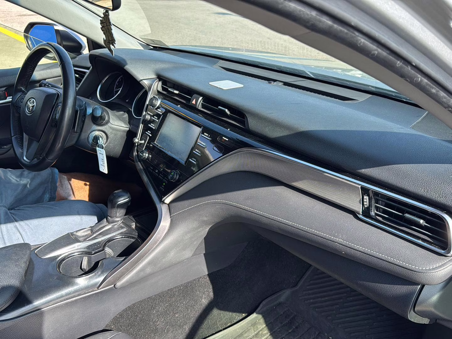 2018 Celestial Silver Metallic Toyota Camry SE FWD Sedan