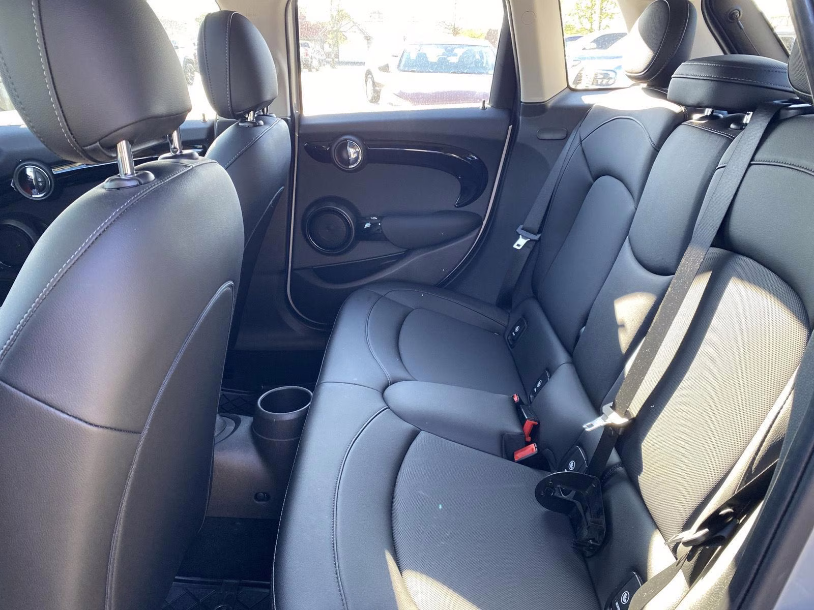 2019 White Silver Metallic MINI Hardtop 4 Door Cooper FWD Hatchback