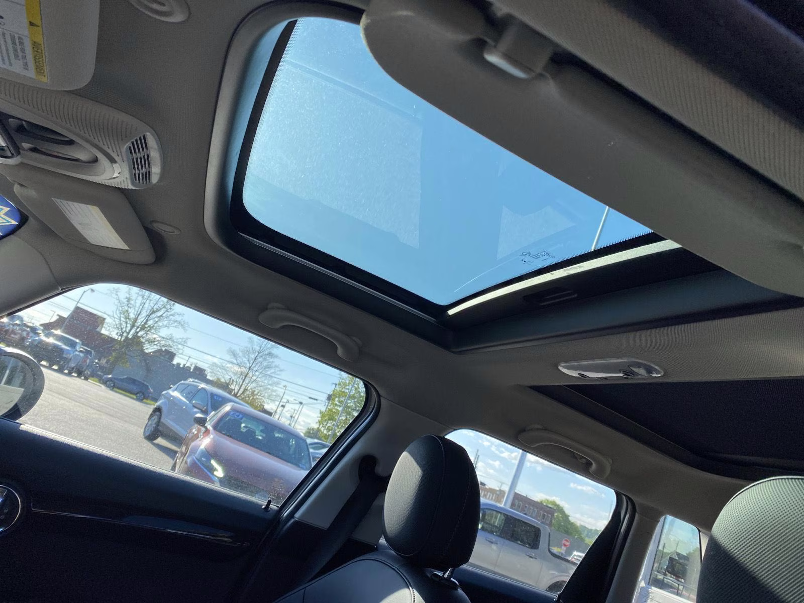 2019 White Silver Metallic MINI Hardtop 4 Door Cooper FWD Hatchback