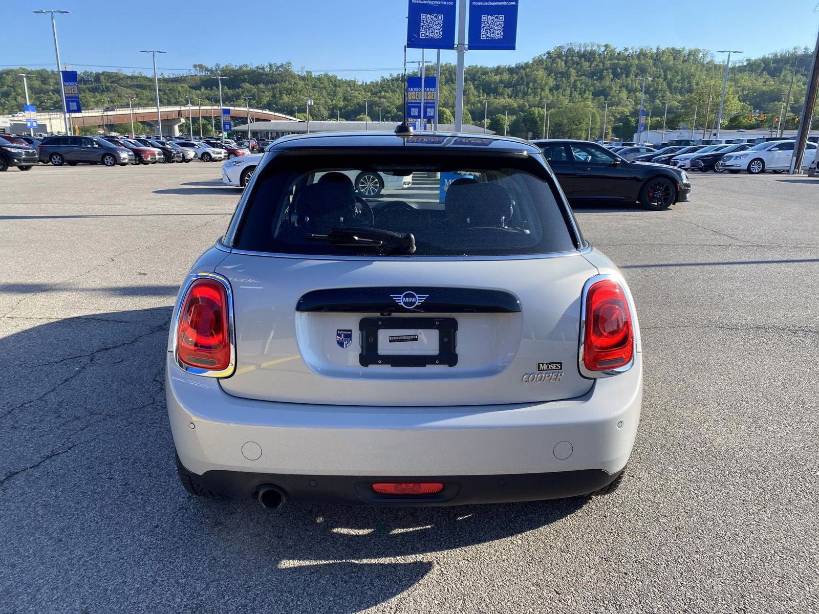 2019 White Silver Metallic MINI Hardtop 4 Door Cooper FWD Hatchback