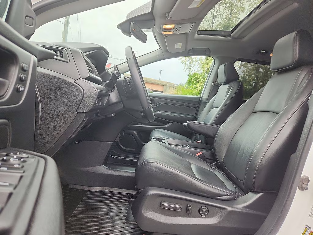 2022 Platinum White Pearl Honda Odyssey EX-L FWD Van