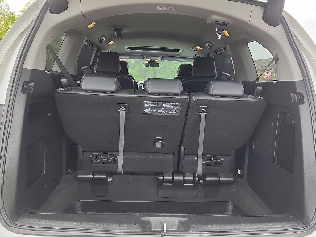 2022 Platinum White Pearl Honda Odyssey EX-L FWD Van
