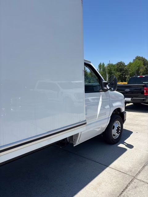 2024 Oxford White Ford E-350SD Base RWD Truck