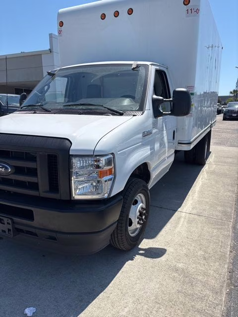 2024 Oxford White Ford E-350SD Base RWD Truck