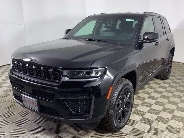 2026 Diamond Black Crystal Pearlcoat Jeep Grand Cherokee Altitude 4X4 SUV