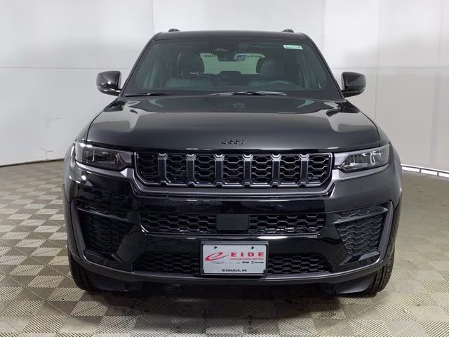 2026 Diamond Black Crystal Pearlcoat Jeep Grand Cherokee Altitude 4X4 SUV