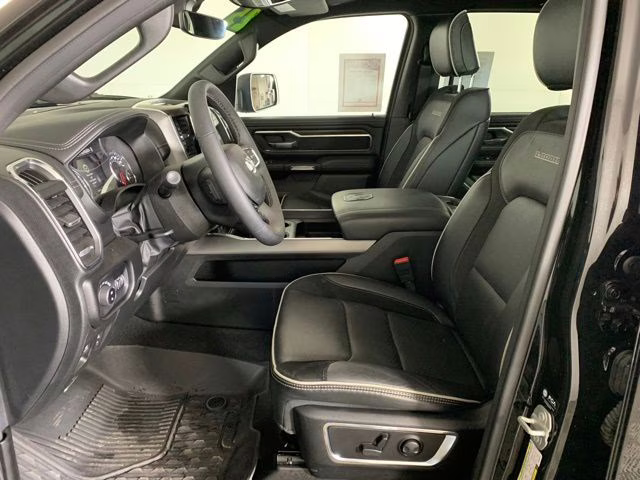 2025 Diamond Black Crystal Pearlcoat Ram 1500 Laramie 4X4 Truck