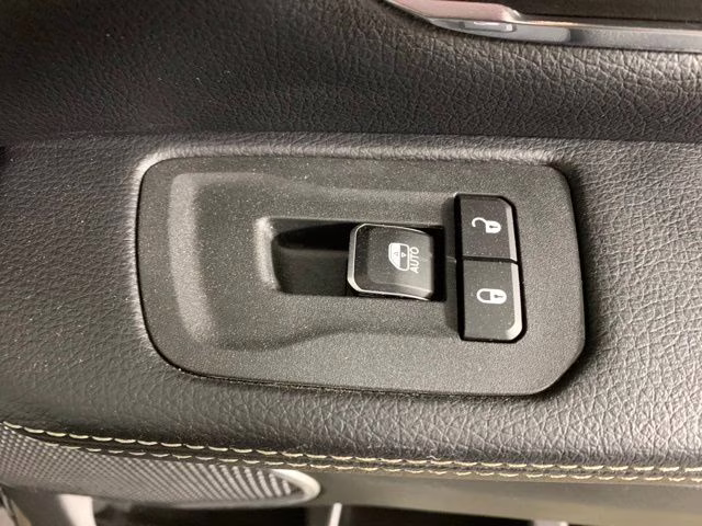 2025 Diamond Black Crystal Pearlcoat Ram 1500 Laramie 4X4 Truck