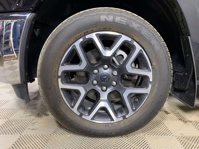 2025 Diamond Black Crystal Pearlcoat Ram 1500 Laramie 4X4 Truck