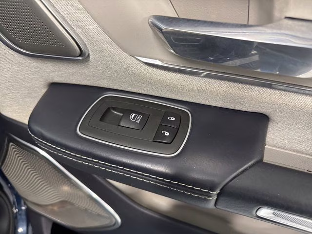 2022 Patriot Blue Pearlcoat Ram 1500 Limited 4X4 Truck