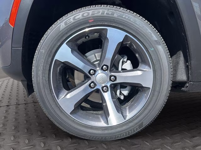 2026 Baltic Gray Metallic Clearcoat Jeep Grand Cherokee Limited 4X4 SUV