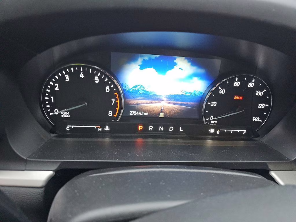 2022 Silver Metallic Ford Explorer XLT w/Twin Panel Moonroof & Co-Pilot 360 4X4 SUV