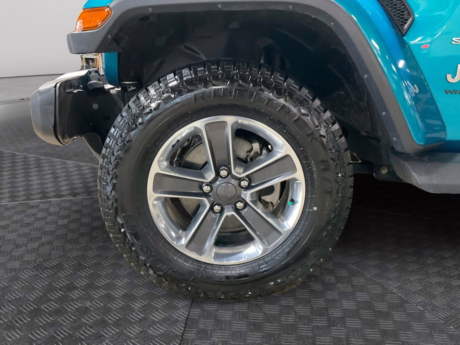 2019 Bikini Pearlcoat Jeep Wrangler Unlimited Sahara 4X4 SUV