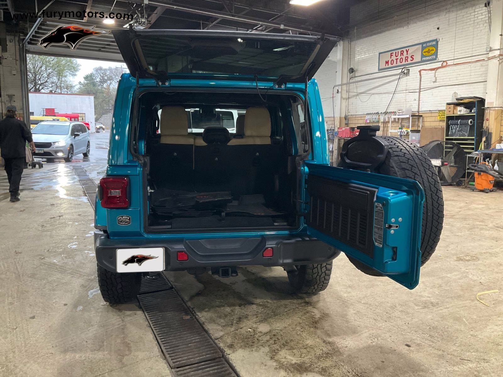 2019 Bikini Pearlcoat Jeep Wrangler Unlimited Sahara 4X4 SUV