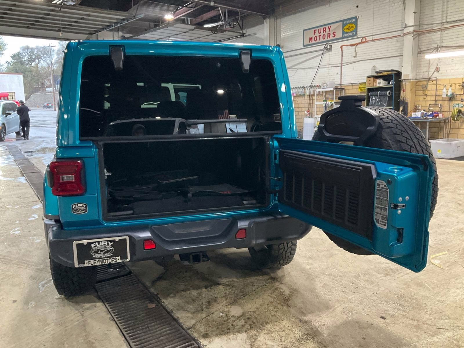 2019 Bikini Pearlcoat Jeep Wrangler Unlimited Sahara 4X4 SUV