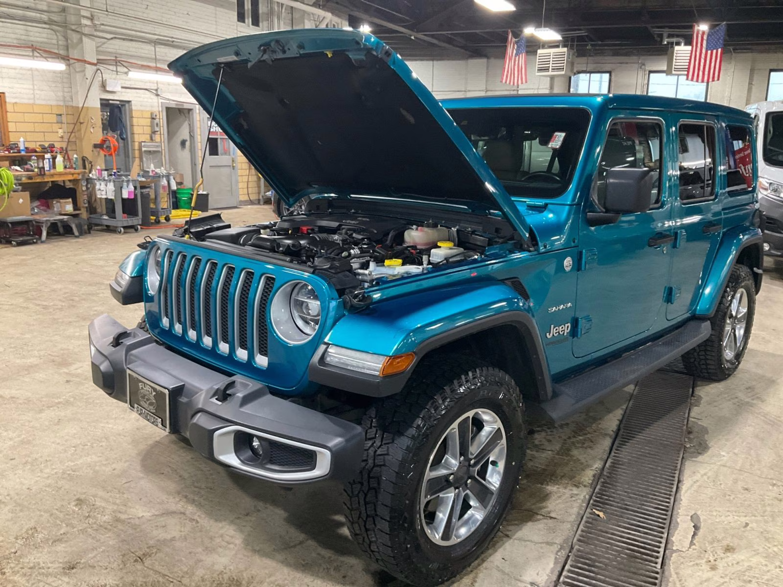 2019 Bikini Pearlcoat Jeep Wrangler Unlimited Sahara 4X4 SUV