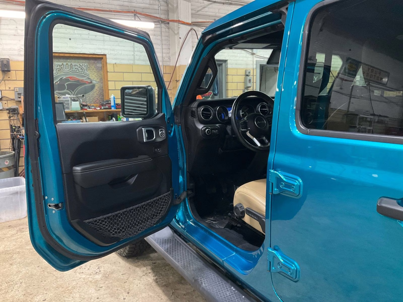 2019 Bikini Pearlcoat Jeep Wrangler Unlimited Sahara 4X4 SUV