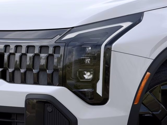 2026 Snow White Pearl Kia Sportage Hybrid X-Line AWD SUV