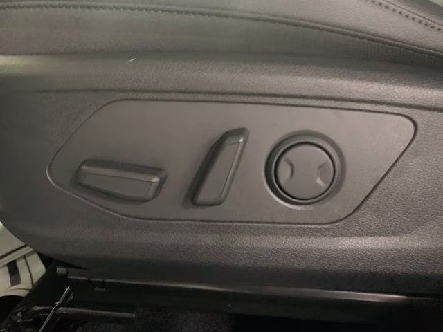 2026 Snow White Pearl Kia Sportage Hybrid X-Line AWD SUV