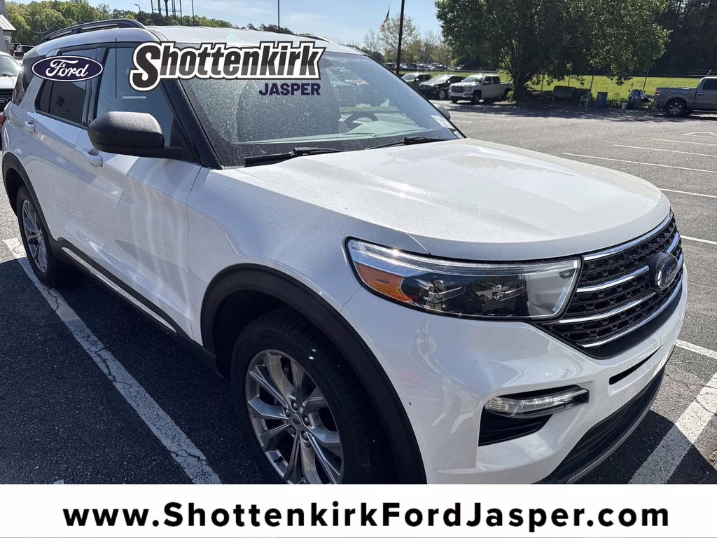 2022 White Metallic Ford Explorer XLT 4X4 SUV