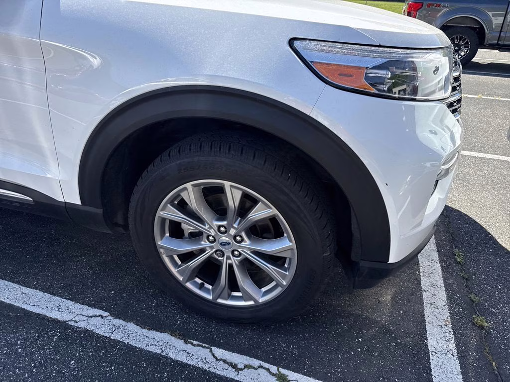 2022 White Metallic Ford Explorer XLT 4X4 SUV
