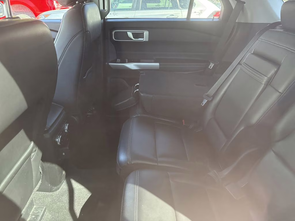 2022 White Metallic Ford Explorer XLT 4X4 SUV