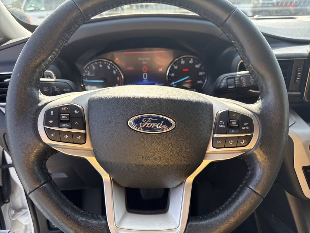 2022 Star White Metallic Tri-Coat Ford Explorer XLT 4X4 SUV