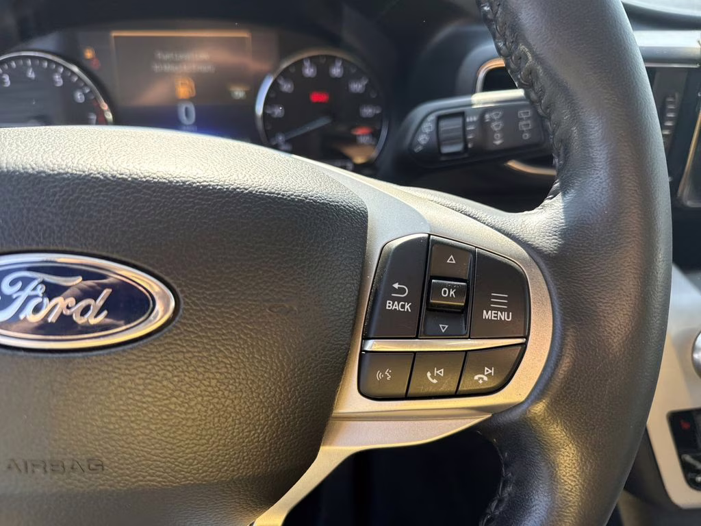 2022 Star White Metallic Tri-Coat Ford Explorer XLT 4X4 SUV